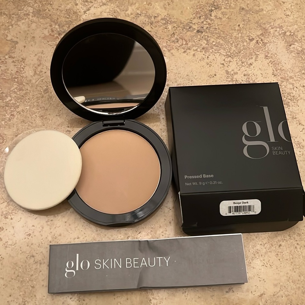 New In Box Glo Skin Beauty Pressed Base Powder Foundation in Beige Dark Color